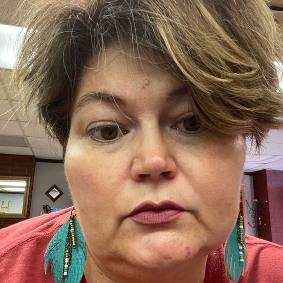 Meet your Posher, Monica - Picture 1 of 2